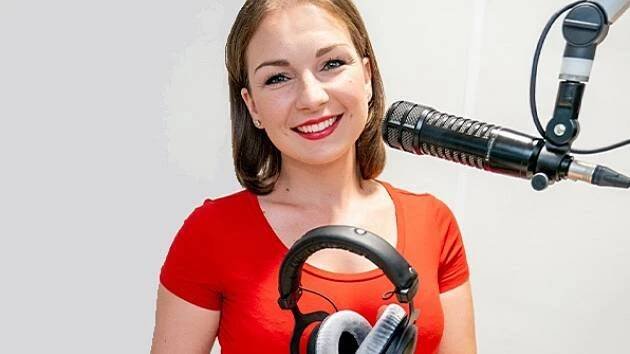 Moderátorka Bára Tlučhořová už se do rádia nevrátí. Nádor ji připravil o zrak