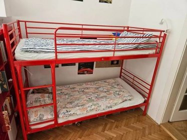 Kovová patrová postel (palanda) IKEA, červená