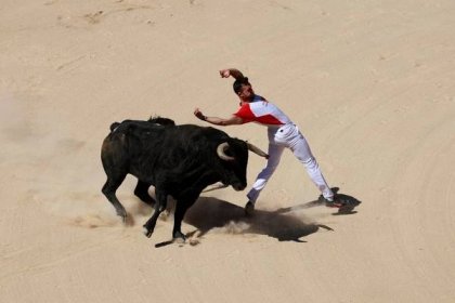 Pokoušeli býky, doplatili na to! Při tradičním běhu se ve španělské Pamploně zranili čtyři muži