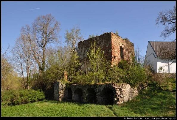 Beňovy – fotografie / hrady-zriceniny.cz