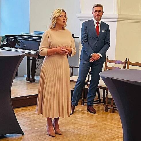 Robert Neruda svou manželku neustále podporuje.