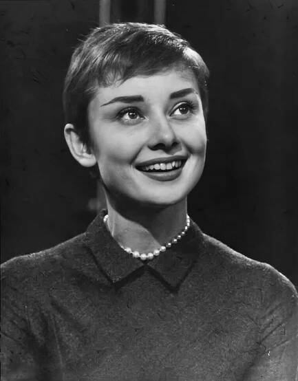 Jack Hawkins presents Audrey Hepburn with her British Film Academy Award for her performance in “Roman Holiday” at Lime Grove Studios during the BBC’s television presentation of “In Town Tonight”, London, January 9, 1955. Jack Hawkins carried the...
