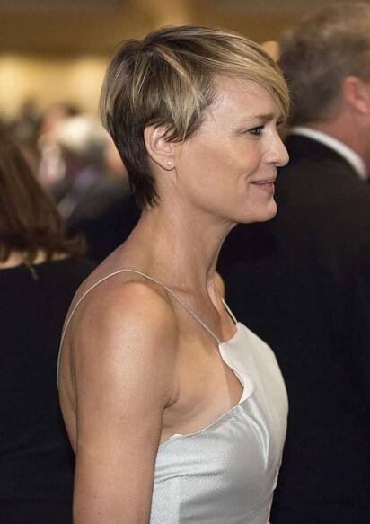 Robin Wright Photos ( image hosted by hawtcelebs.com )
