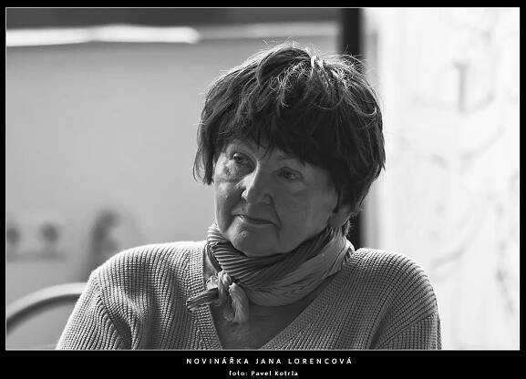 Novinářka Jana Lorencová – [pak] Poznámkový blok Pavla Kotrly
