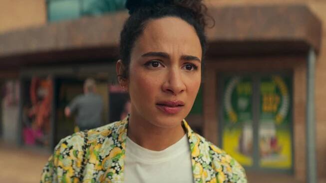 Aurora Perrineau as Riddy shows a concerned expression in Season 1 of ‘Kaos’