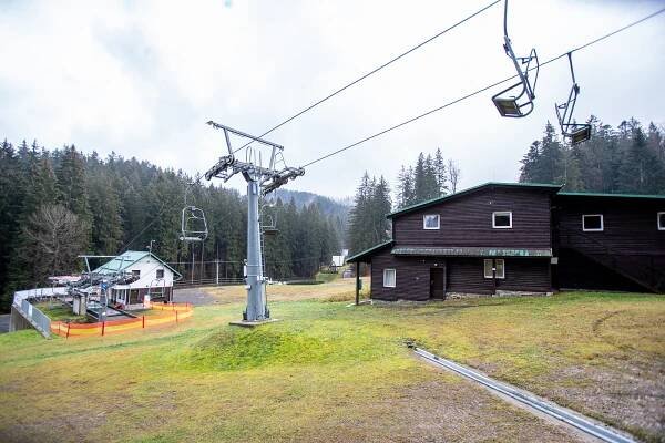 Přípravy na lyžování v Beskydech: skipasy zdražily, střediska sázejí i na slevy
