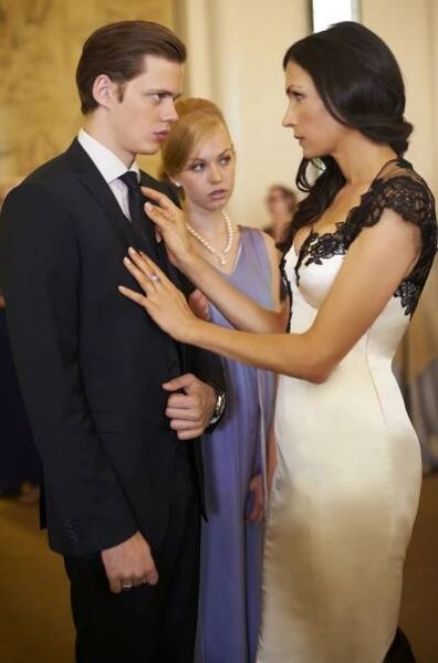 Bill Skarsgard, Landon Liboiron, Penelope Mitchell and Freya Tingley HEMLOCK GROVE Interview