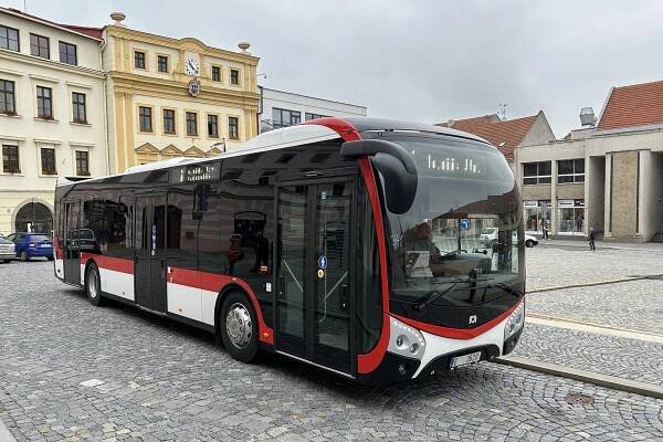 VIDEO: Třebíčí poprvé jezdil autobus nového dopravce. Podívejte se