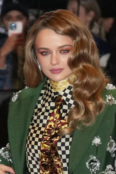 Joey King Style, Clothes, Outfits and Fashion • CelebMafia