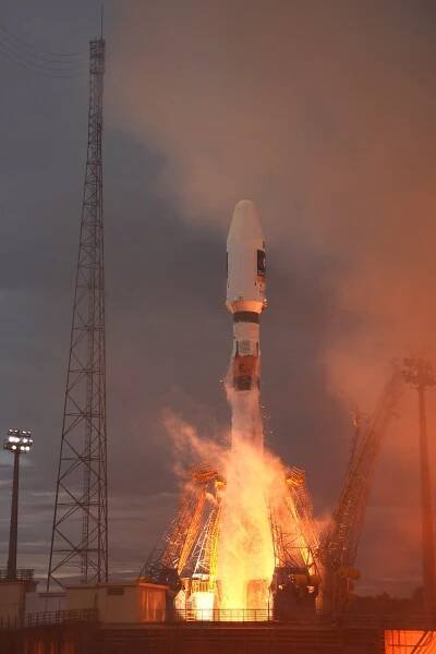 Soubor:Galileo launch on Soyuz, 21 Oct 2011 (6266227357).jpg – Wikipedie