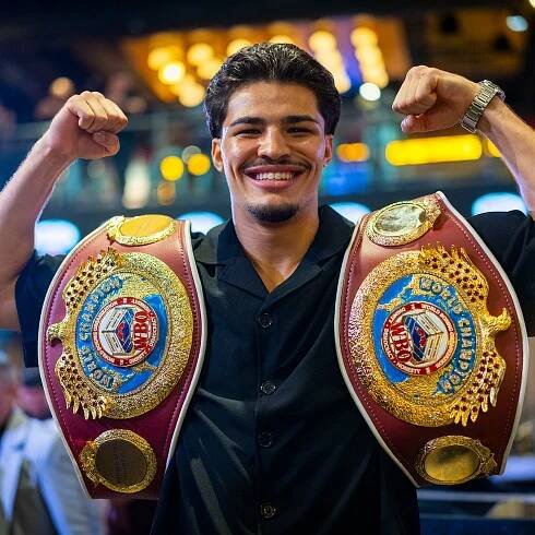 Xander Zayas se convirtió en campeón mundial el 26 de julio, cuando derrotó por decisión unánime al mexicano Jorge Luis García.