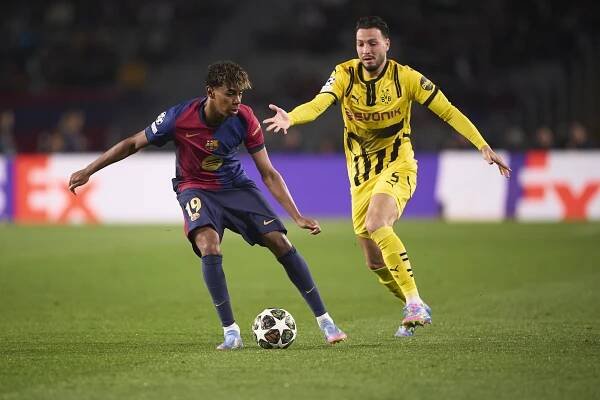 Barca Extends Unbeaten Run, 4-0 Over Dortmund