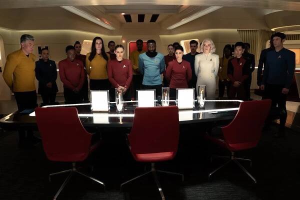 Anson Mount, Celia Rose Gooding, Rebecca Romijn, Christina Chong, Babs Olusanmokun, Melissa Navia, Dan Jeannotte, Jess Bush, André Dae Kim, Ethan Peck - Star Trek: Neznáme svety - All Those Who Wander - Z filmu