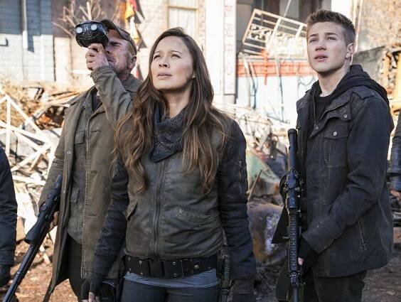 Falling Skies - Shoot the Moon - Z filmu - Will Patton, Moon Bloodgood, Connor Jessup