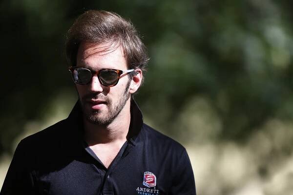 Vergne quickest in second practice
