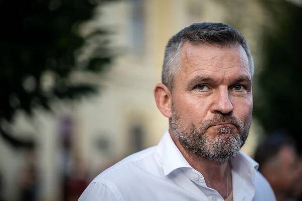 Pellegrinimu v lete nečakane spadla dôvera, ocitol sa za Ficom a Ódorom. Popularita rastie Korčokovi (prieskum Ipsosu)