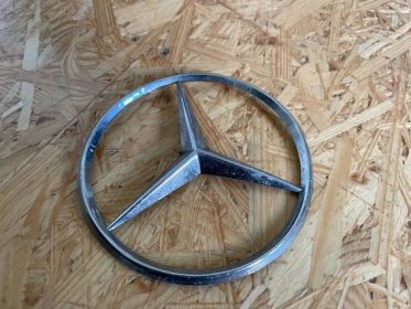Znak Mercedes-Benz