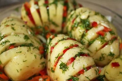 ▷ Rajčatové plněné brambory ve stylu Hasselback, krok za krokem recept