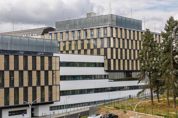 IKEM se rozrůstá. Nový objekt slouží kardiovaskulární a transplantační medicíně