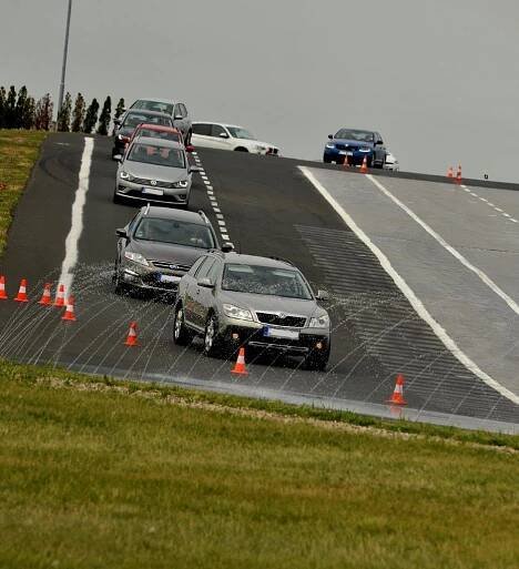 Autodrom získal akreditaci ke školení bezpečné jízdy s odpočtem trestných bodů Autodrom Most, okruhy , závody | Constructors