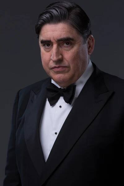 Nepříteli nablízku - Promo - Alfred Molina