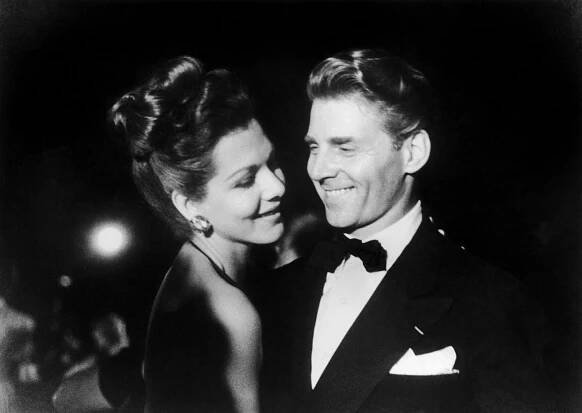 JEAN-PIERRE AUMONT ET MARIA MONTEZ AU FESTIVAL DE CANNES 1946