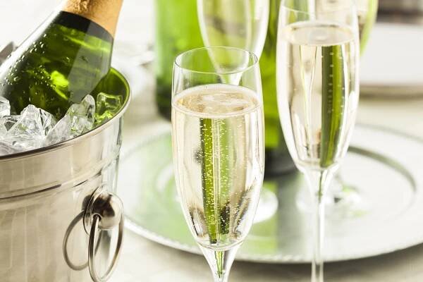 Alkoholické bublinky šampaňského na Silvestra