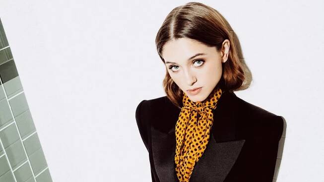 Caption: Vibrant Portrait of Natalia Dyer With Short Hair Wallpaper