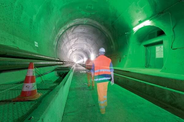 První zkušební vlaky projedou pod Gotthardským masivem příští rok, o rok později už by měl být tunel zcela v provozu.