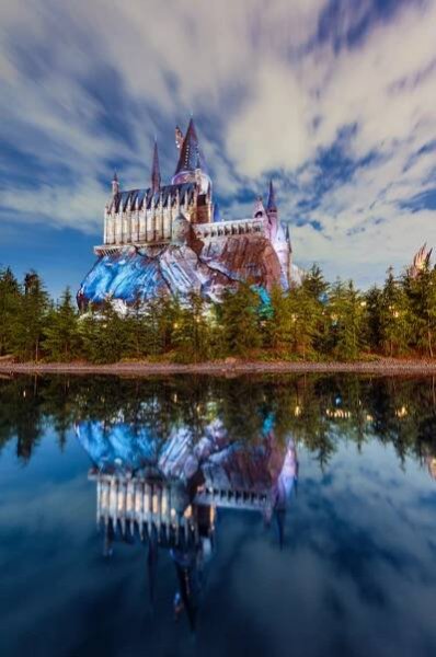 hogwarts-castle-dusk-portrait-wizarding-world-harry-potter