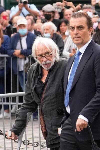 10 NEJ momentů na pohřbech Jeana-Paula Belmonda (†88): Legendy Delon a Richard o berlích, čarokrásná dcera...