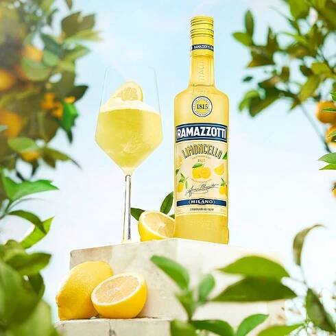 Ramazzotti Frozen Limoncello - Limoncello Slush Rezept: Zitronen-Slush Cocktail Rezept zum Selber Mixen mit Ramazzotti Limoncello