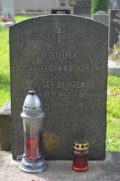 Soubor:Symbolický hrob Josefa Blažka.jpg – Wikipedie