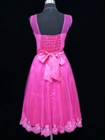 Růžové krátké šaty na svatbu 40-42