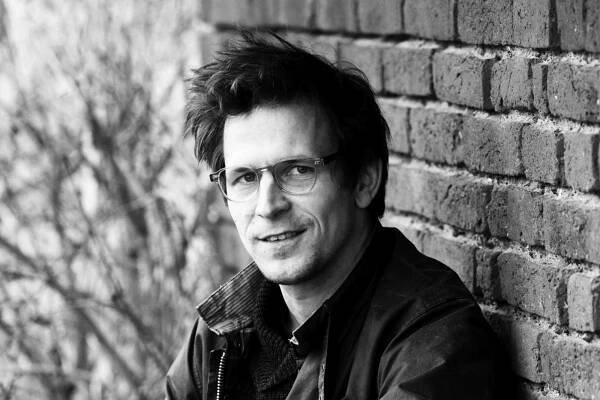 Igor Orozovič vydává klip Náušnice a chystá se na koncertní turné