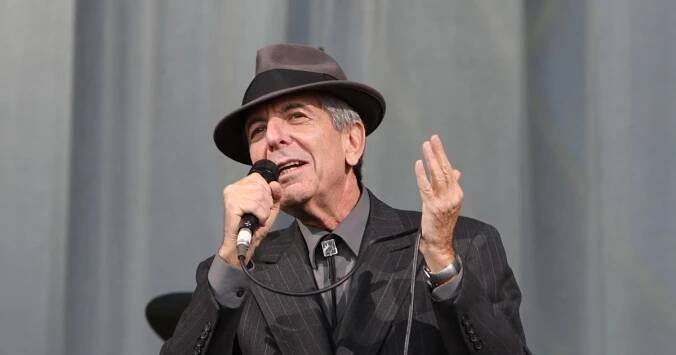 O ženě jménem Suzanne zpívá v češtině Václav Neckář, v originále Leonard Cohen