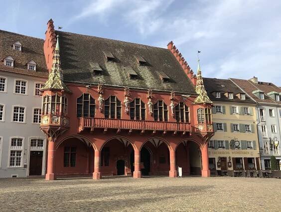 Soubor:Hist. Kaufhaus Freiburg1.jpg – Wikipedie