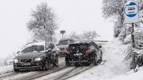Výstraha meteorologů: Očekávají se přívaly sněhu, náledí a silný vítr - Novinky
