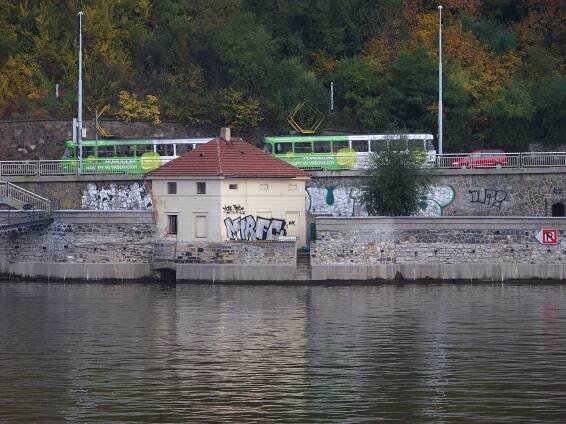 Na nábřeží Edvarda Beneše nepojedou až do poloviny října tramvaje