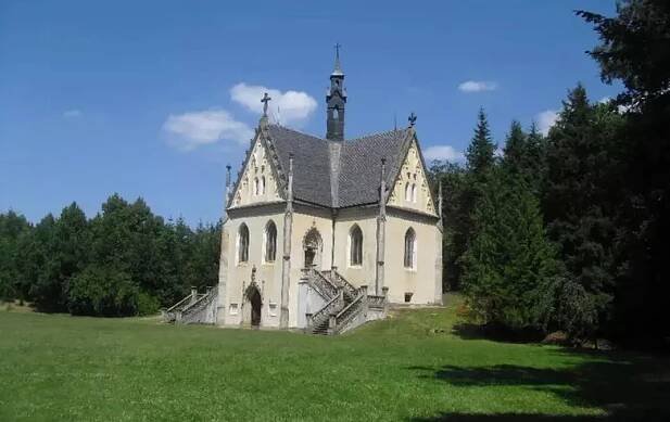 Schwarzenberská hrobka (Orlík nad Vltavou) - tip na výlet u místa "Kožlí"