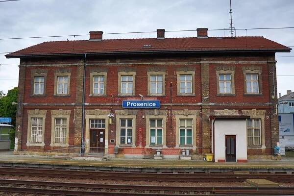 Fotky - Prosenice vlaková stanice (foceno z nástupiště) - 23.05.2021