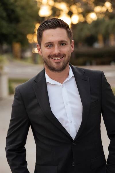 Portrait of Matthew Kester, REALTOR®  | Multi-Million Dollar Producer | Luxury Waterfront Specialist .