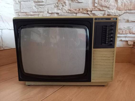 Přenosná televize - Tesla - Brožík Color
