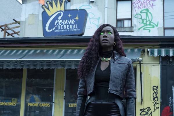 Titans - Domov - Z filmu - Anna Diop
