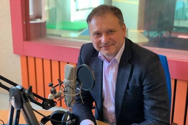 Jan Holásek ve studiu Českého rozhlasu Hradec Králové | foto: Jakub Schmidt,  Český rozhlas,  Český rozhlas