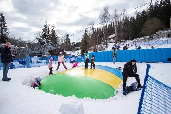 VIDEO: Ski areály na Bruntálsku přilákaly lyžaře z jižní Moravy i Vysočiny