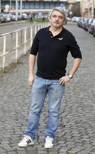 Michal Suchánek si stáhnul kalhoty a začal vysvětlovat údajnou nevěru