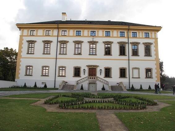 Čp. 1 má v Rabštejně nad Střelou tamní zámek