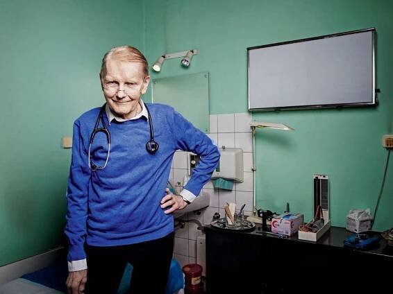 Český doktor House: Imunolog Jaroslav Svoboda o kouření, které (někdy) prospívá zdraví