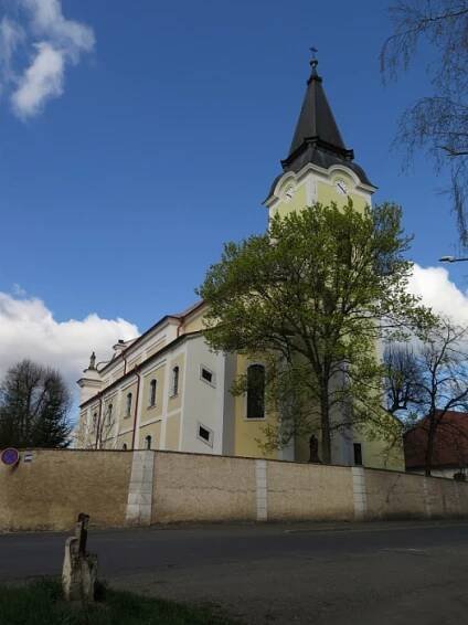 Kostel Všech svatých (Libochovice) – Wikipedie